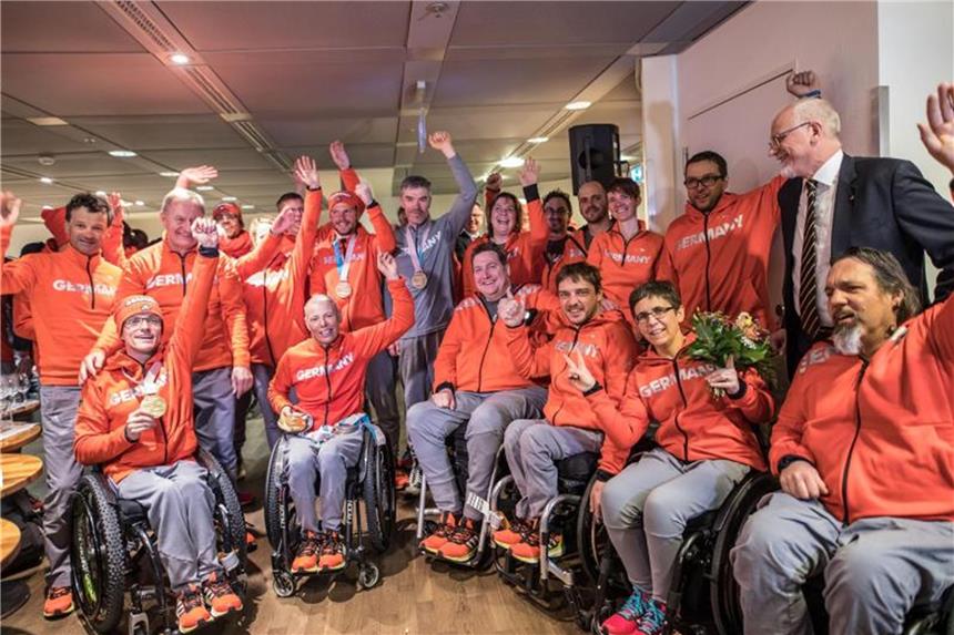 Paralympische Mannschaft in Frankfurt gelandet Die deutsche Paralympics-Mannschaft bei ihrer Rückkehr aus Pyeongchang in Frankfurt am Main. Foto: Frank Rumpenhorst