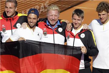 Die deutsche Tennis-Herren um Chef Boris Becker (M.) müssen nach Australien reisen. Foto: Armando Franca