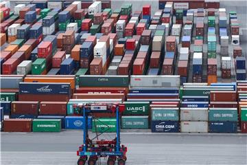 Die deutschen Exportfirmen erwarten für 2017 eine Erhöhung der Ausfuhren. Foto: Christian Charisius/Symbolbild