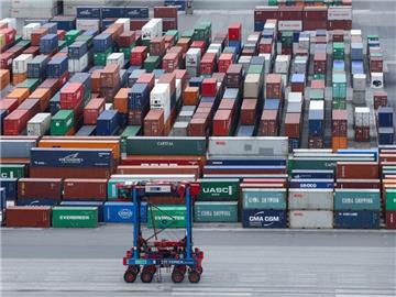 Die deutschen Exportfirmen erwarten für 2017 eine Erhöhung der Ausfuhren. Foto: Christian Charisius/Symbolbild