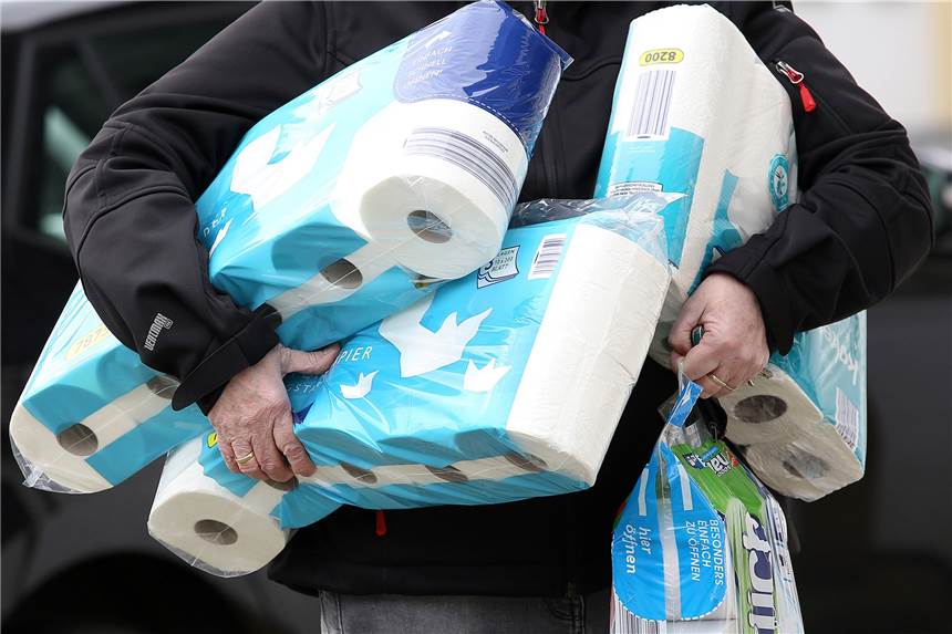 Verbraucherzentrale in Lünen: Feuchttücher und Küchenrolle keine Alternative zum Klopapier Die Deutschen hamstern in der Coronakrise Klopapier. Feucht- oder Küchtentücher sind allerdings keine Alternative.