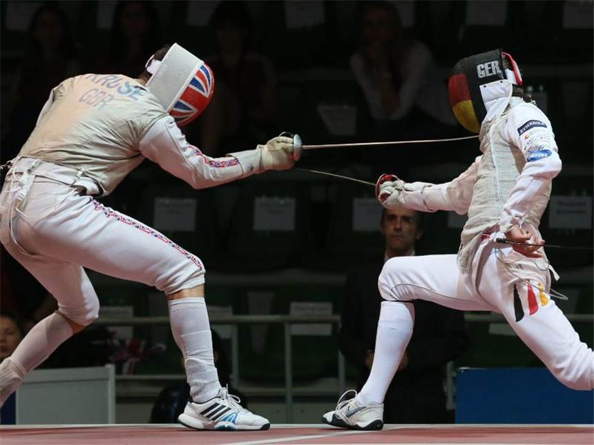 Keine deutschen Florett-Medaillen bei Fecht-WM Die deutschen Herren um Sebastian Bachmann (r.) sicherten sich Platz Sieben durch ein 45:38 gegen Großbritannien. Foto: Sergei Ilnitsky