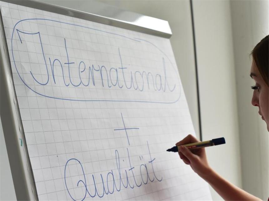 Deutsche Hochschulen - Jeder achte Student ist Ausländer Die deutschen Hochschulen werden bei ausländischen Studenten immer beliebter. Foto: Jens Kalaene/dpa-Zentralbild