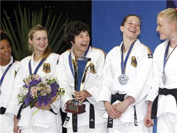 Die deutschen Judo-Frauen freuen sich über Silber bei der EM. Foto: Guillaume Horcajuelo