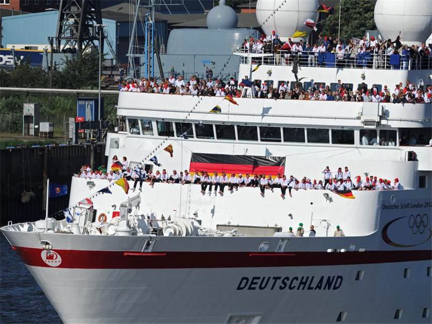 MS Deutschland eventuell auch in Sotschi und Rio Die deutschen Olympia-Athleten reisten mit der MS Deutschland von London nach Hamburg. Foto: Daniel Reinhardt
