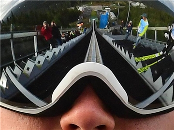 Die deutschen Skispringer haben zum Auftakt des Sommer-Grand-Prix im Mannschaftswettbewerb Rang drei belegt. Foto: Hendrik Schmidt