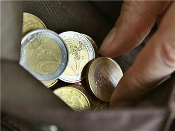 Die Deutschen werden im Jahr 2011 weniger Geld in der Tasche haben. (Bild: dpa)