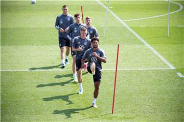 Die DFB-Elf hat am Samstag die Vorbereitung auf das EM-Achtelfinale gegen England aufgenommen (von vorne nach hinten): Serge Gnabry Toni Kroos, Kai Havertz, Timo Werner und Niklas Süle.