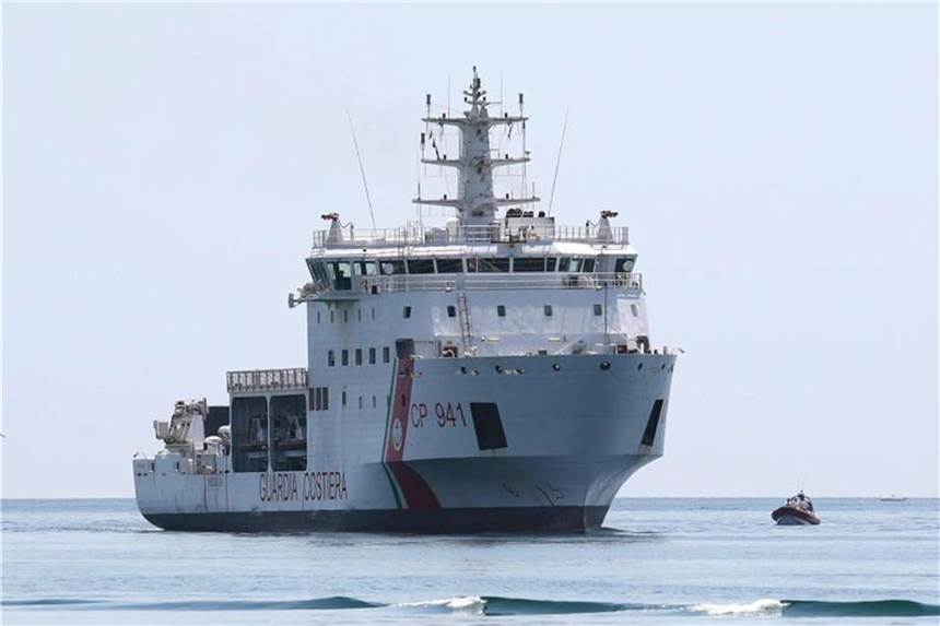 Die „Diciotti“ hat 177 Migranten an Bord. Foto: Igor Petyx/ANSA