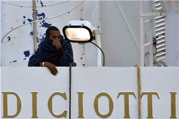 Die „Diciotti“ hatte die Migranten von einem Boot in der Such- und Rettungszone Maltas aufgenommen. Foto: Orietta Scardino/ANSA
