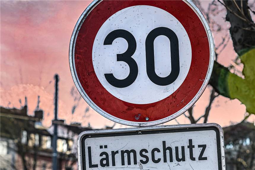 Ist freie Fahrt die „heilige Kuh“ des Castrop-Rauxeler Autofahrers? Die Diskussion um Tempolimits in den Städte und auf Autobahnen wird in Deutschland immer wieder vehement geführt.