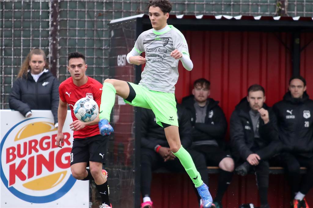 Testspiele: Spieler kommt zur Pause und schießt vier Tore – 5:1 in Bezirksliga-Duell Die DJK Körne (grau) traf im Derby auf Westfalia Huckarde.