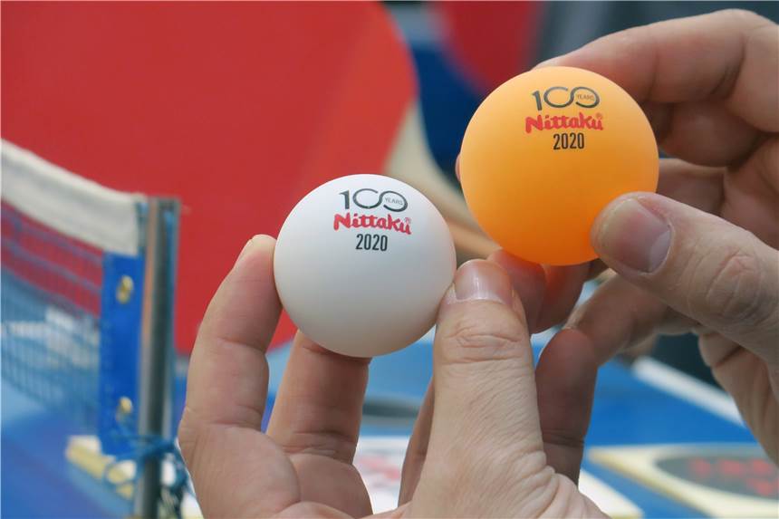 Rauxeler Tischtennisspieler bringen Farbe ins Trainings-Spiel Die DJK Roland Rauxel bringt Farbe ins Spiel: Beim Training ist künftig an jedem Tisch ein weißer und ein oranger Ball im Spiel.