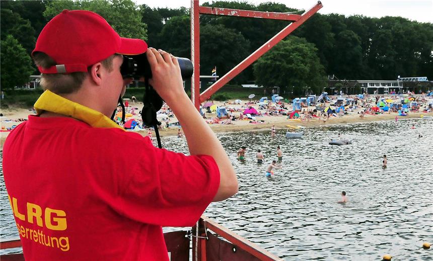 Die DLRG ist für die Wasserwacht zuständig.