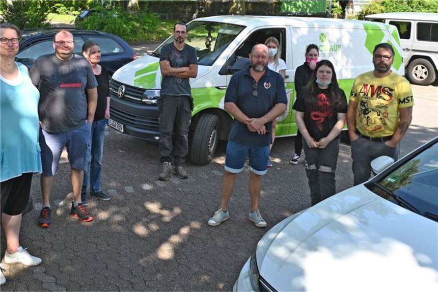 Zehn schöne Geschichten aus Dorsten, die unsere Leser 2021 bewegt haben Die Dorstenerin Monika Waterkamp (l.) organisierte im Sommer eine Hilfsaktion für Betroffene der Flutkatastrophe. Viele Dorstener halfen vor Ort oder indem sie spendeten.