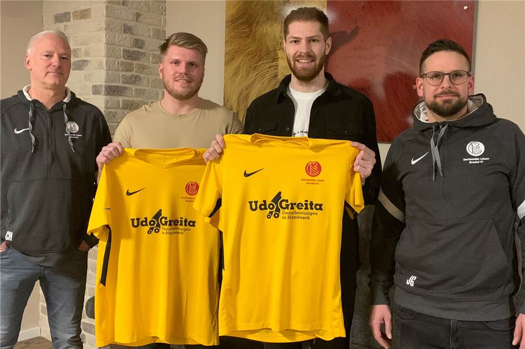 Dortmunder Löwen verstärken sich mit zwei erfahrenen Bezirksliga-Spielern Die Dortmunder Löwen um den künftigen Brackel-Trainer Christian Hampel (l.) und den Sportlichen Leiter Janis Greita (r.) haben in Dennis Piatrowski (2.v.l.) und Patrick Kasper (3.v.l.) zwei Neuzugänge verpflichtet.