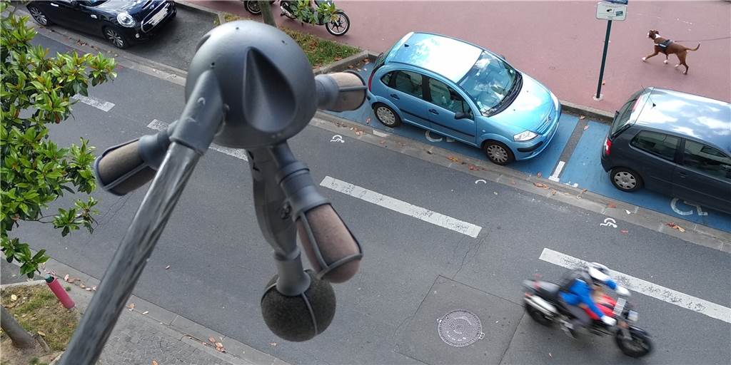 Neben Radarfallen: Kommt in Dortmund auch der Lärmblitzer? Die Dortmunder Stadtverwaltung prüft, ob eine Lärmradarfalle wie diese aus Frankreich in Zukunft auch in Dortmund gegen zu laute Autos und Motorräder eingesetzt werden kann.