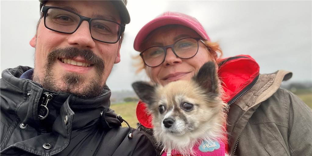 „Wir werden ignoriert“: Dortmunder Hundehalter verzweifeln bei Wohnungssuche Die Dortmunder Susan und Jan Schöne mit Chihuahua-Dame Fiona.