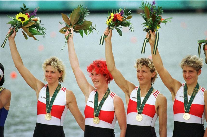 Dortmunder Olympia-Sieger klagen an: „IOC-Chef Thomas Bach ging‘s ums Finanzielle“ Die Dortmunderin Kerstin Holtmeyer (52/im Foto links) ist doppelte Ruder-Olympiasiegerin - 1992 in Barcelona im Zweier und 1996 in Atlanta im Vierer.