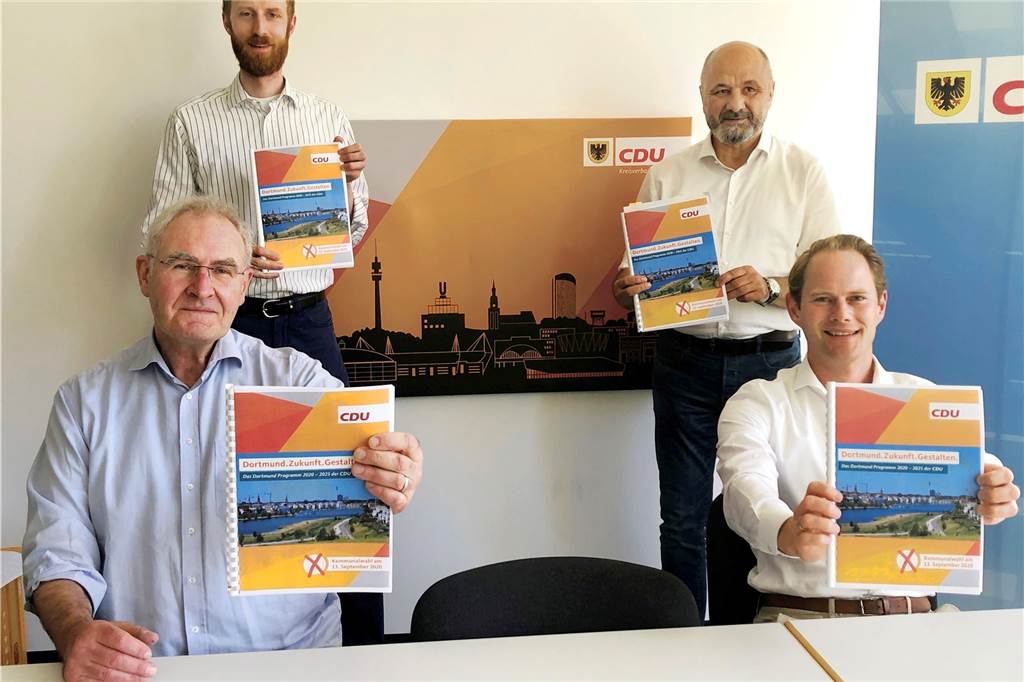 CDU Dortmund will neues Partyviertel, 25.000 Bäume und 24-Stunden-Kitas Die drei Hauptautoren des CDU-Kommunalwahlprogramms und Spitzenkandidaten für den Rat Ulrich Monegel (v.l.), Dr, Jendrick Suck und Uwe Waßmann sowie Parteichef Steffen Kanitz.