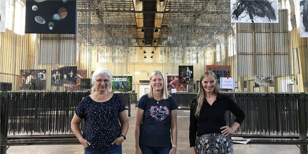 Trio präsentiert auf Zechengelände in Dorsten große „Kunst an Ketten“ Die drei Künstlerinnen Ingrid Saalfeld, Stefanie Szukowski und Sabine Bachem