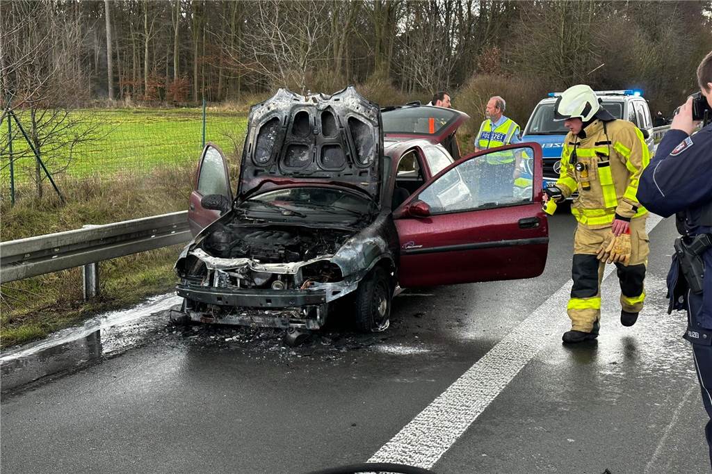Pkw-Brand auf der A 31 bei Dorsten Die drei Pkw-Insassen aus Gelsenkirchen kamen mit dem Schrecken davon.