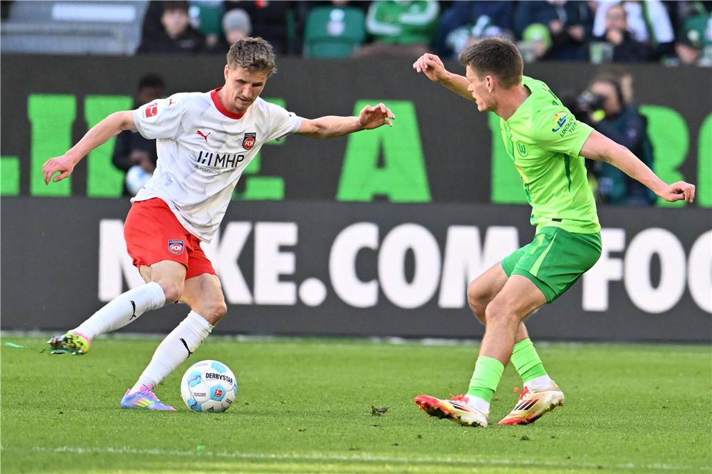 Die Bundesliga-Kolumne nach dem 27. Spieltag: Die Hoffnung stirbt zuletzt Fußball Heidenheim Wolfsburg Spielszene