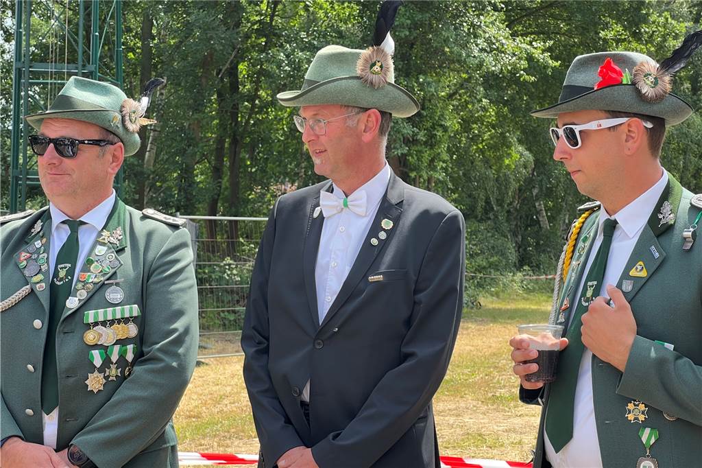 Schützenfest in Dorsten: Michael Seidel ist König der Feldmark I und II Die drei Thronanwärter vor dem Schießen in Dorsten-Feldmark: Michael Seidel, Stefan Lukassen und Jonas Klapheck (von links).