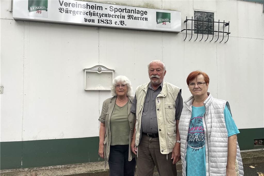 Die drei Vorstandsmitglieder des BSV Marten und ihr Geschäftsführer Reiner Gallen (nicht im Bild) empfinden die Mieterhöhung als Mietwucher.