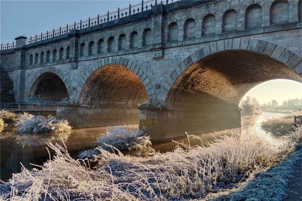 Die Dreibogenbrücke in Olfen im perfekten Licht.