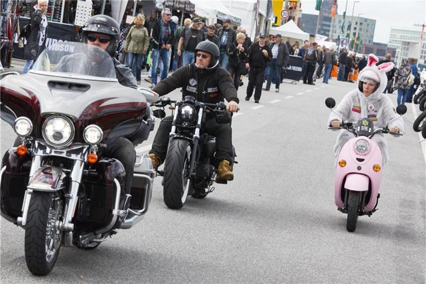 Tausende Besucher bei „Harley Days“ in Hamburg Die dreitägigen Harley Days sind Deutschlands größtes Harley-Davidson-Biker-Treffen. Foto: Georg Wendt