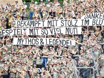 Die Dresdener Fans sorgten auch in Karlsruhe für Ärger. Foto: Uwe Anspach