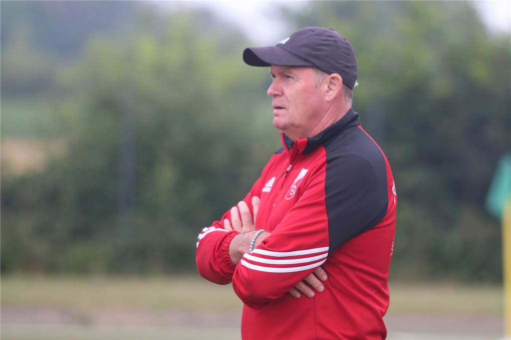 FC Nordkirchen meldet dritte Mannschaft Hansi Schäfer beobachtet das Spiel.