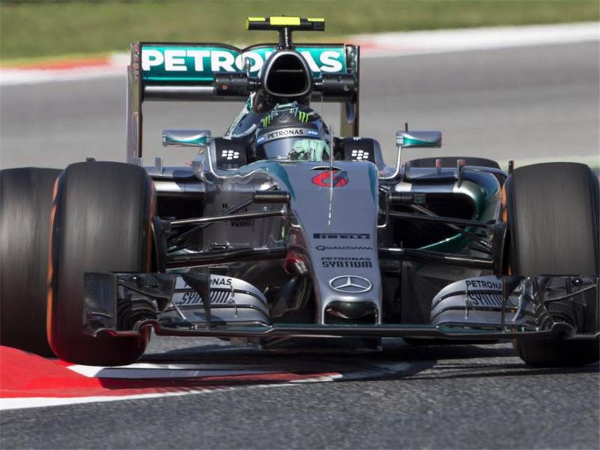 Hamilton wehrt Vettel-Angriff mit Fabelrunde ab Die drittschnellste Zeit fuhr Nico Rosberg. Foto: Andreu Dalmau