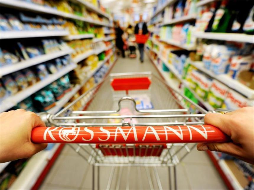 Urteil in München: Rundfunkbeitrag ist verfassungsgemäß Die Drogeriemarktkette Rossmann gehört zu den Klägern. Foto: Angelika Warmuth/Archiv- und Symbolbild