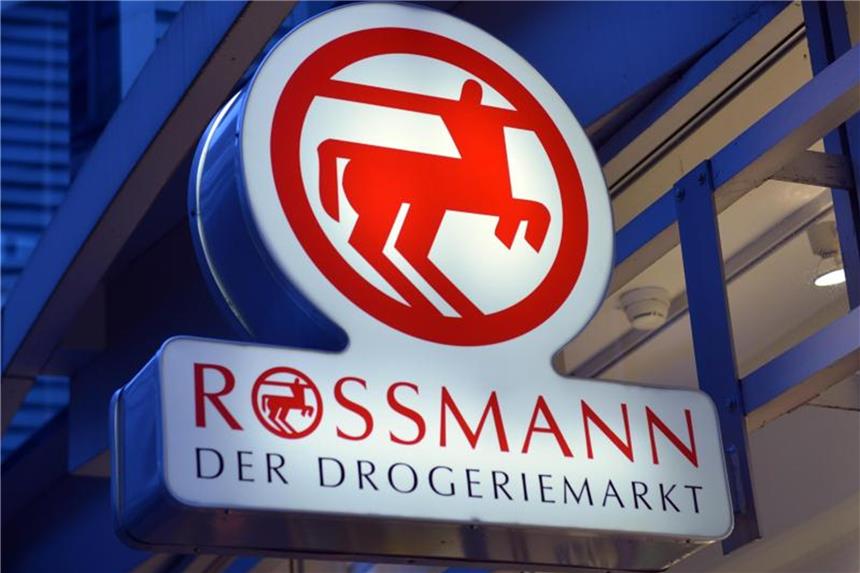 Die Drogeriemarktkette Rossmann muss wegen Preisabsprachen 30 Millionen Euro Bußgeld zahlen. Foto: Peter Kneffel