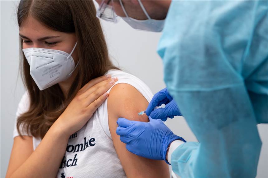 Debatte um Impfen und Schule hält an - Impfkampagne auf dem Prüfstand Die drohende vierte Corona-Welle bestimmt die Debatte.