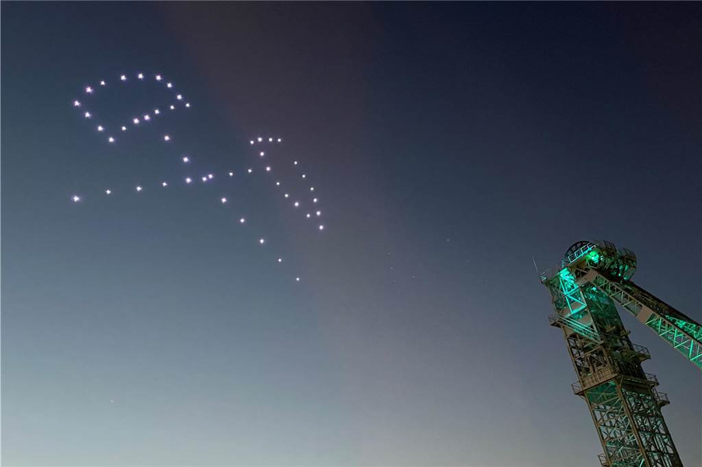 Viel Musik, viel Artistik und am Ende tanzte auch der Himmel Drohnen-Show