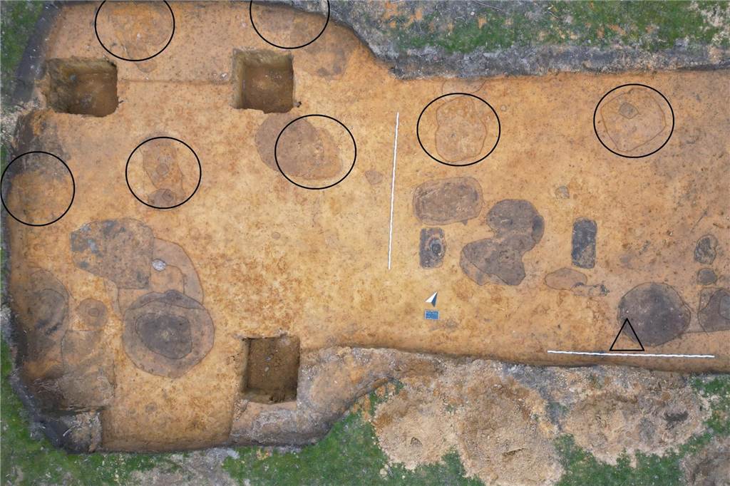 Neue archäologische Funde am Rande des Römerlagers Drohnenaufnahme zeigt Grabungsfläche
