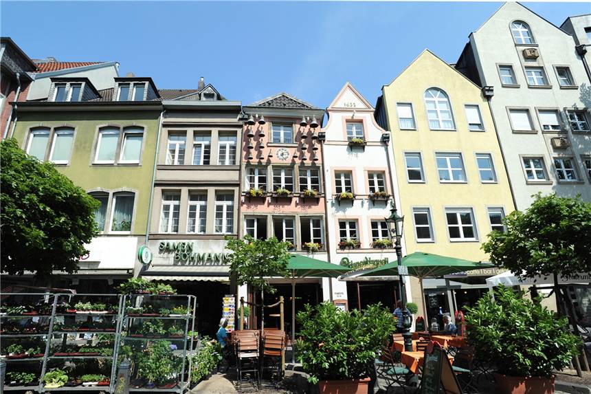 Die Düsseldorfer Altstadt - hier können facettenreiche Tage, Abende und Nächte verbracht werden.