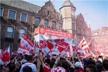 Die Düsseldorfer feiern ihre Fortuna. Foto: Marcel Kusch