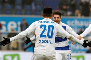 Die Duisburger Cauly Souza (l) und Moritz Stoppelkamp. Foto: Roland Weihrauch