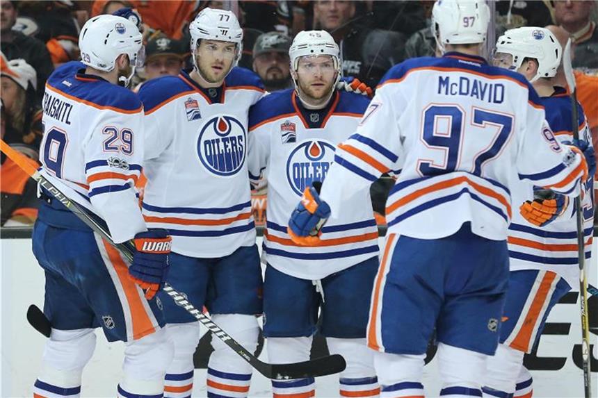 NHL-Club Edmonton Oilers kommt nach Köln Die Edmonton Oilers kommen für ein Vorbereitungsspiel am 3. Oktober zu den Kölner Haien. Foto: Peter Joneleit/Cal Sport Media/Zuma
