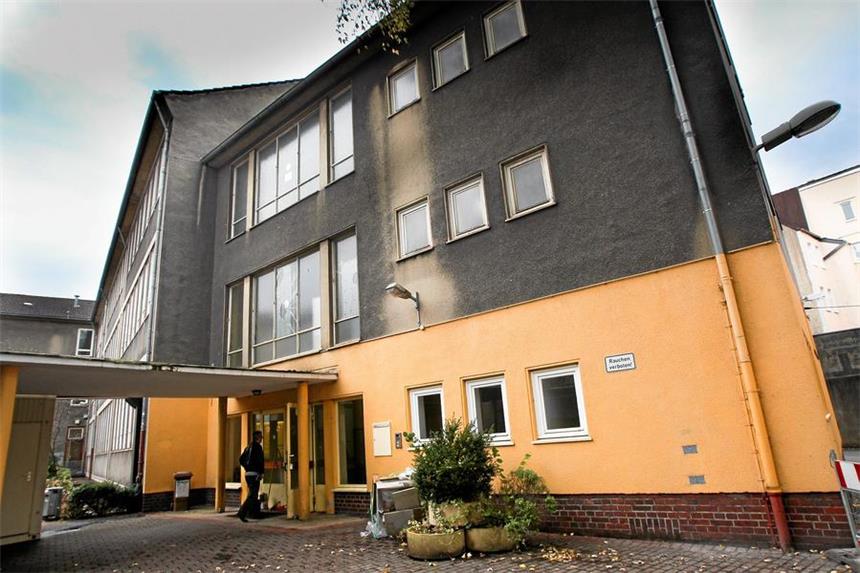 Wohnungslosenhilfe kritisiert Pläne für Obdachlosenheim Die ehemalige Abendrealschule an der Adlerstraße wurde bereits als Notunterkunft für Flüchtlinge genutzt. Jetzt soll hier eine Unterkunft für Obdachlose entstehen,