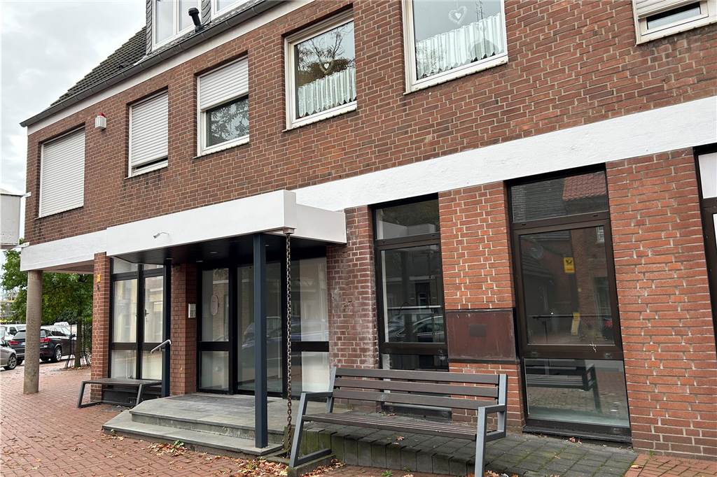Hier ist die Verwaltung während des Rathausumbaus zu finden Die ehemalige Apotheke an der Schloßstraße beherbergt übergangsweise den Bürgerservice und das Standesamtswesen.