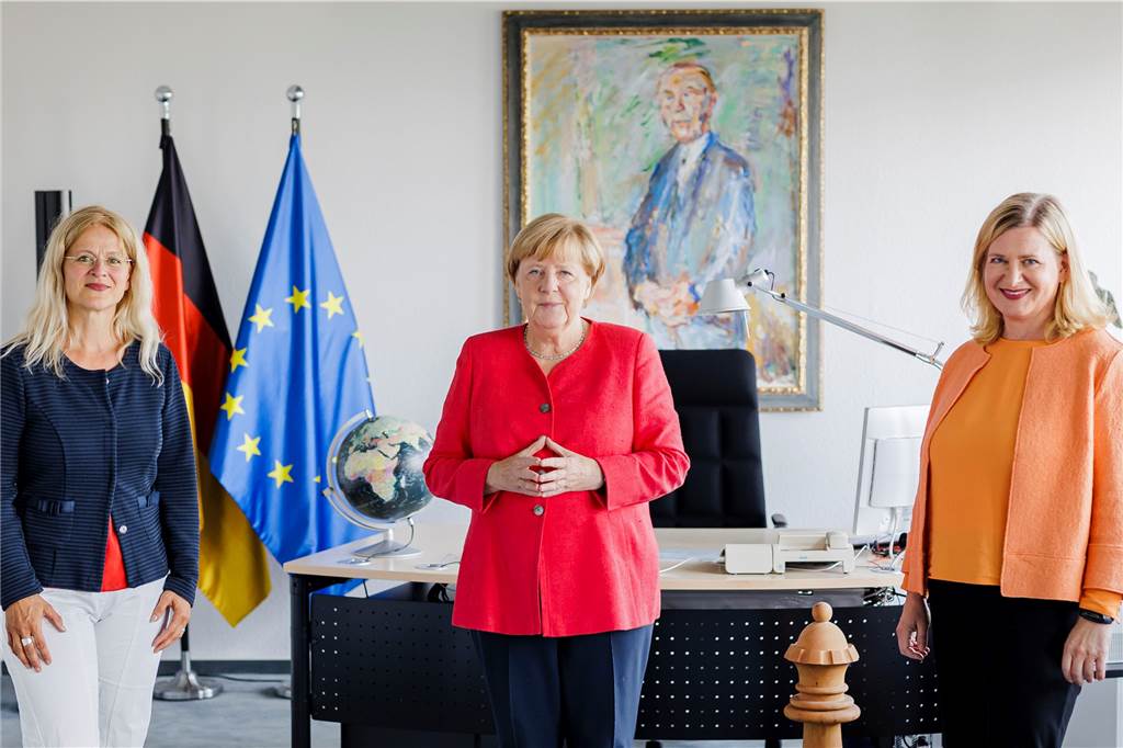 Angela Merkel im Interview: „Jetzt bin ich frei“ Die ehemalige Bundeskanzlerin Angela Merkel mit den RND-Journalistinnen Kristina Dunz (links) und Eva Quadbeck.