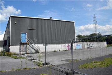Die ehemalige Disko "Easy Danceclub" an der Industriestraße wird abgerissen. Die Stadt Selm will dort Wohncontainer für Flüchtlinge aufbauen.