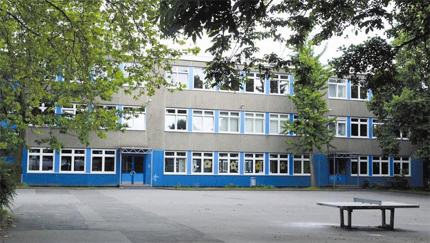 Flüchtlings-Notunterkunft kommt nach Eving Die ehemalige Hauptschule in Eving wird zur Unterkunft für Flüchtlinge.