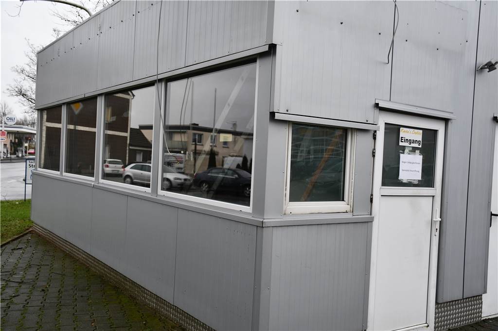 Neuer Feinkost-Laden eröffnet in Castrop-Rauxel Die ehemalige Kult-Pommesbude „Karin's Imbiss“ soll reaktiviert und nach umfangreicher Sanierung als „Boxen-Stopp“ zu neuem Leben erweckt werden.