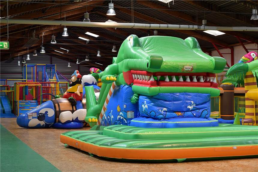 Spielparadies für Kinder folgt auf die Soccer Hall Die ehemalige Soccer-Hall in Horstmar ist jetzt als Indoor-Spielplatz für Kinder unter den Namen Kids-Hall neu eröffnet worden.